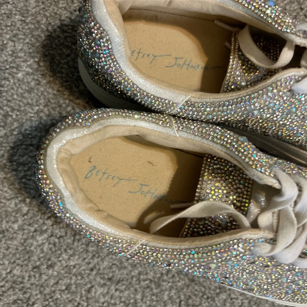 Betsey Johnson Sidny Rhinestone Platform Sneakers Womens 8.5 Silver Iridescent